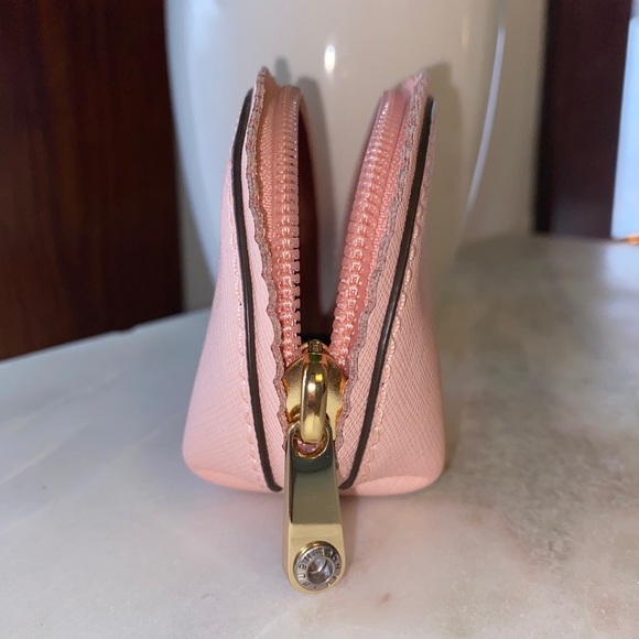 Henri Bendel Small Light Pink Scalloped Coin Pouch - Picture 7 of 9